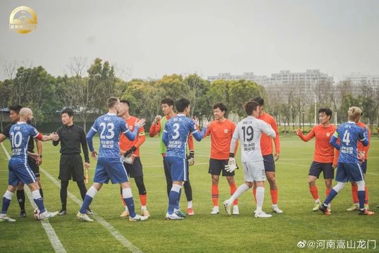 第36分钟，贝托单刀被斯通斯破坏，慢镜头看这球也越位了。